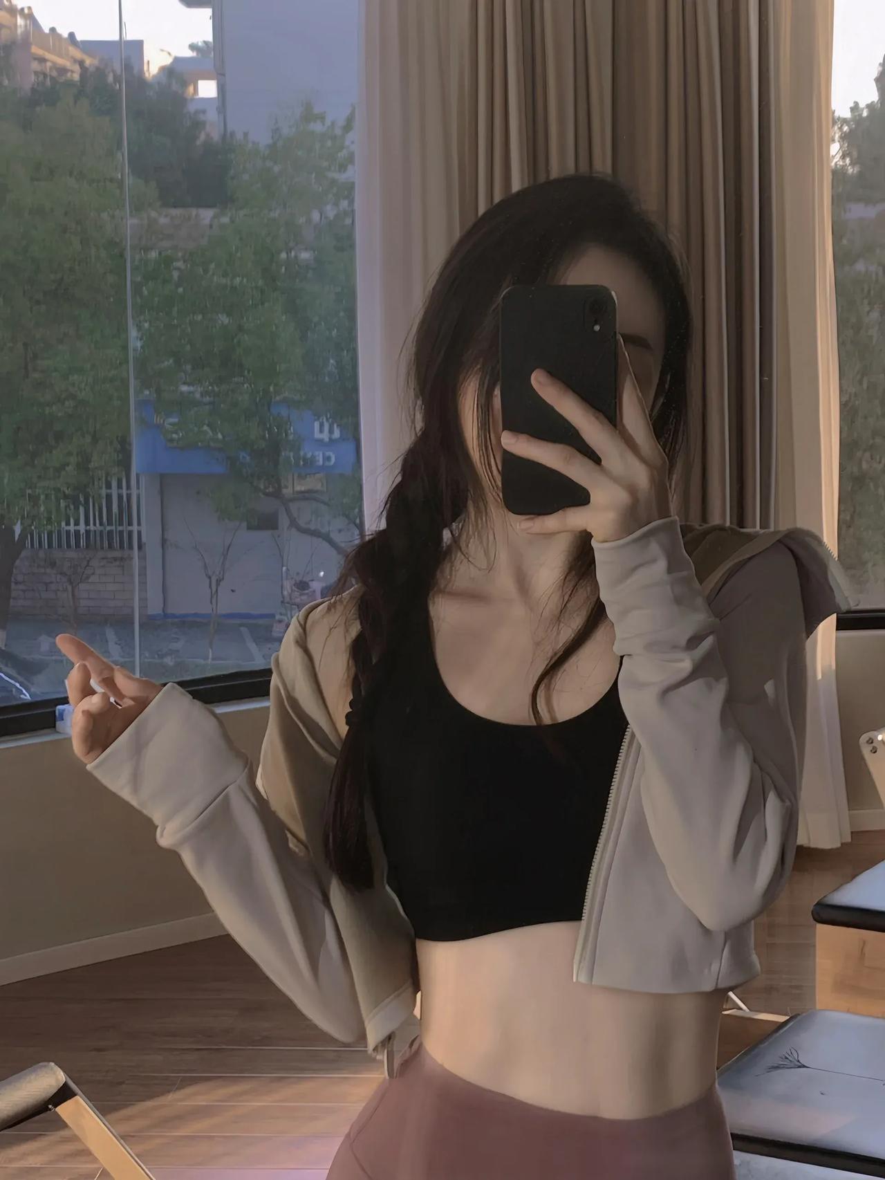 你知道吗？我发现了一个挺有趣的现象。
大部分女婿好像不太喜欢和岳父岳母保持频繁的