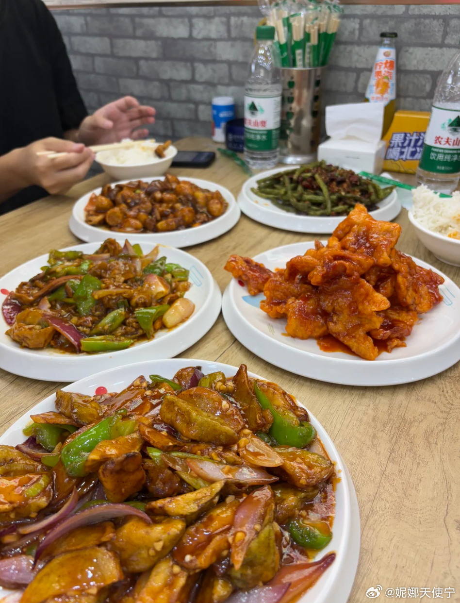吃饭饭了…… 