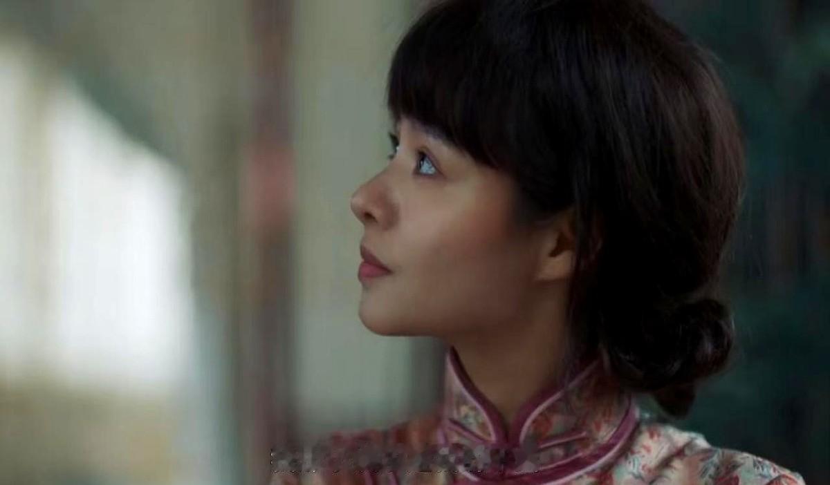 现在谍战剧也爱加喜剧料了？《隐锋》里中统主任沈一禾，表面威严，背地里贪财好色，强