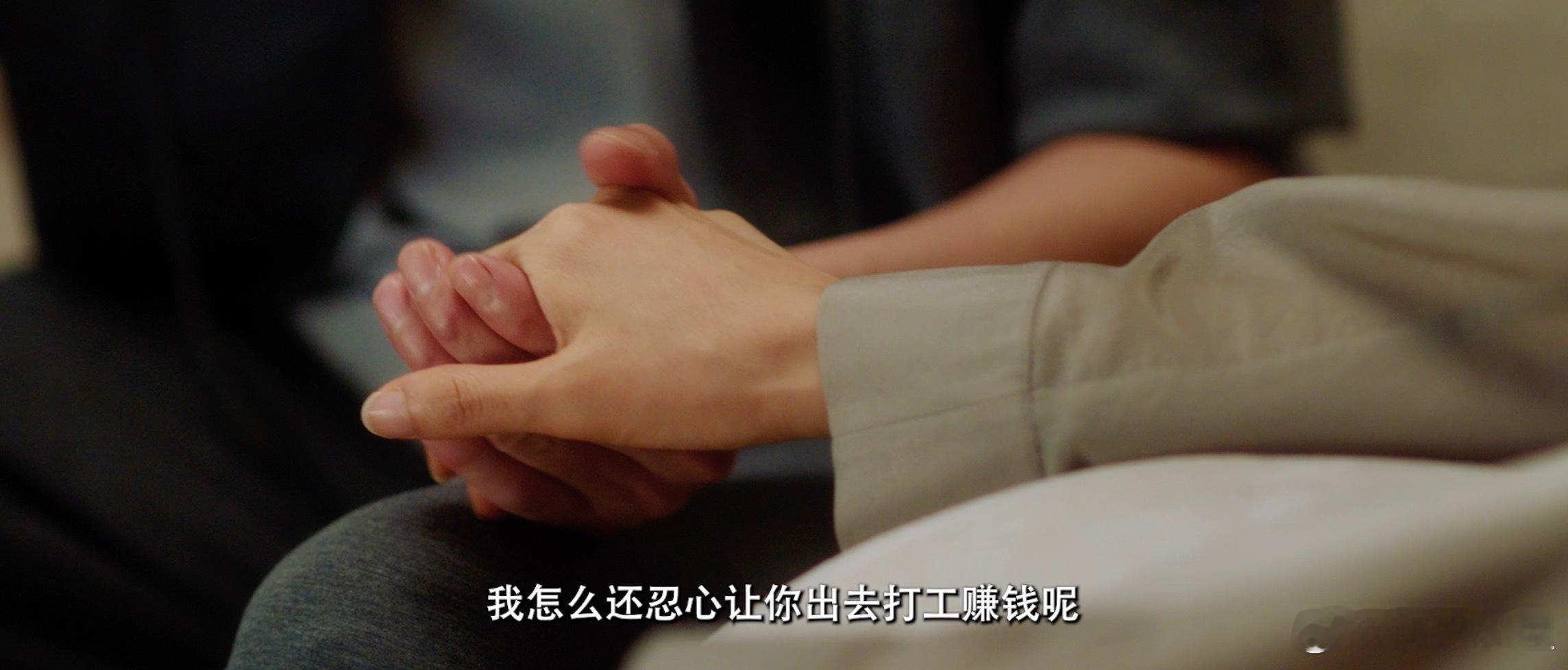 胡成大大方方花钱偷偷摸摸使坏  哇呀！胡成给人的感觉就像是一个双面人，一面是慷慨