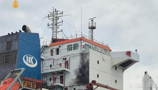 【俄罗斯夜间袭击乌克兰水域东方大国的船只】网页链接据乌克兰国家通讯社报道，乌克兰