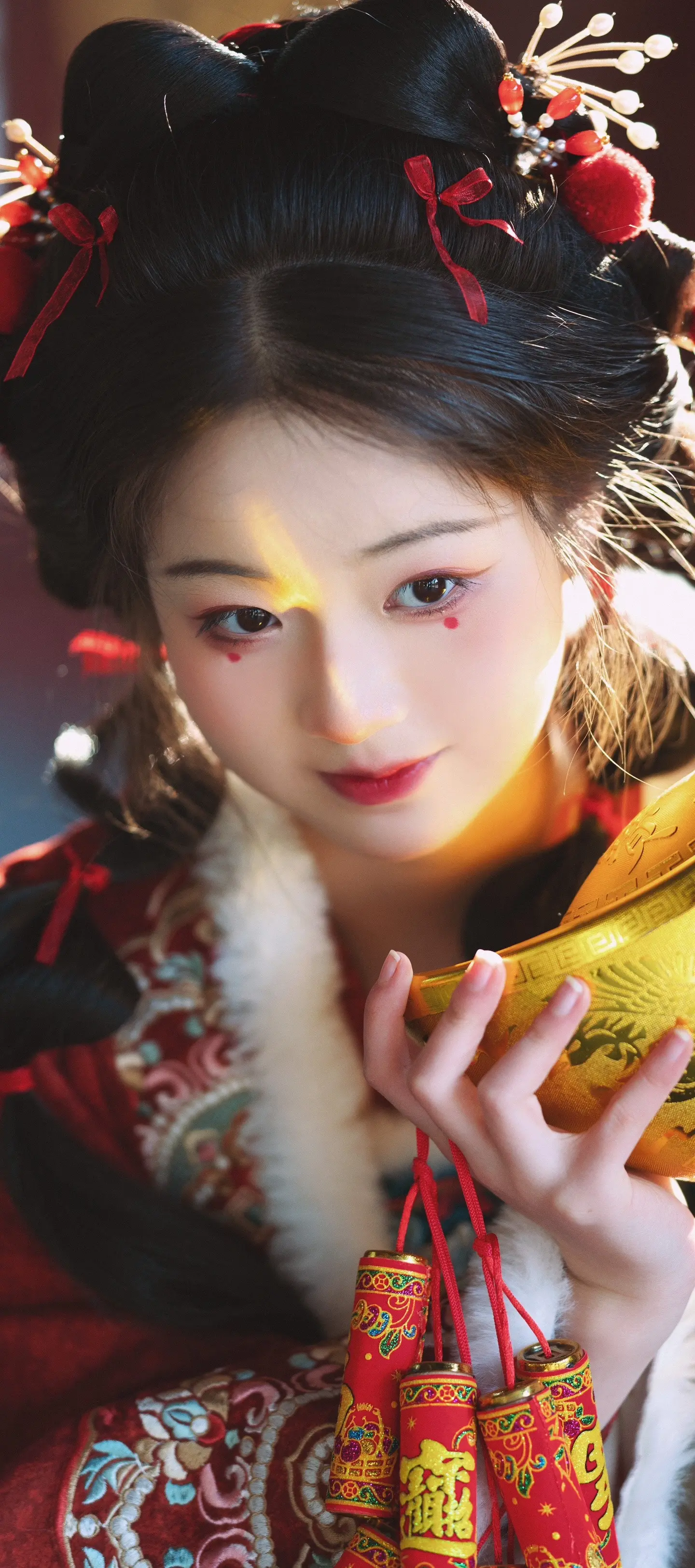 今昔家家逢万喜，朝日岁岁多胜意。