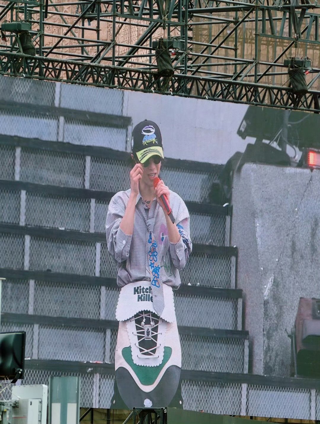 华晨宇kitchenkiller华晨宇围裙上是kitchen killer 华晨