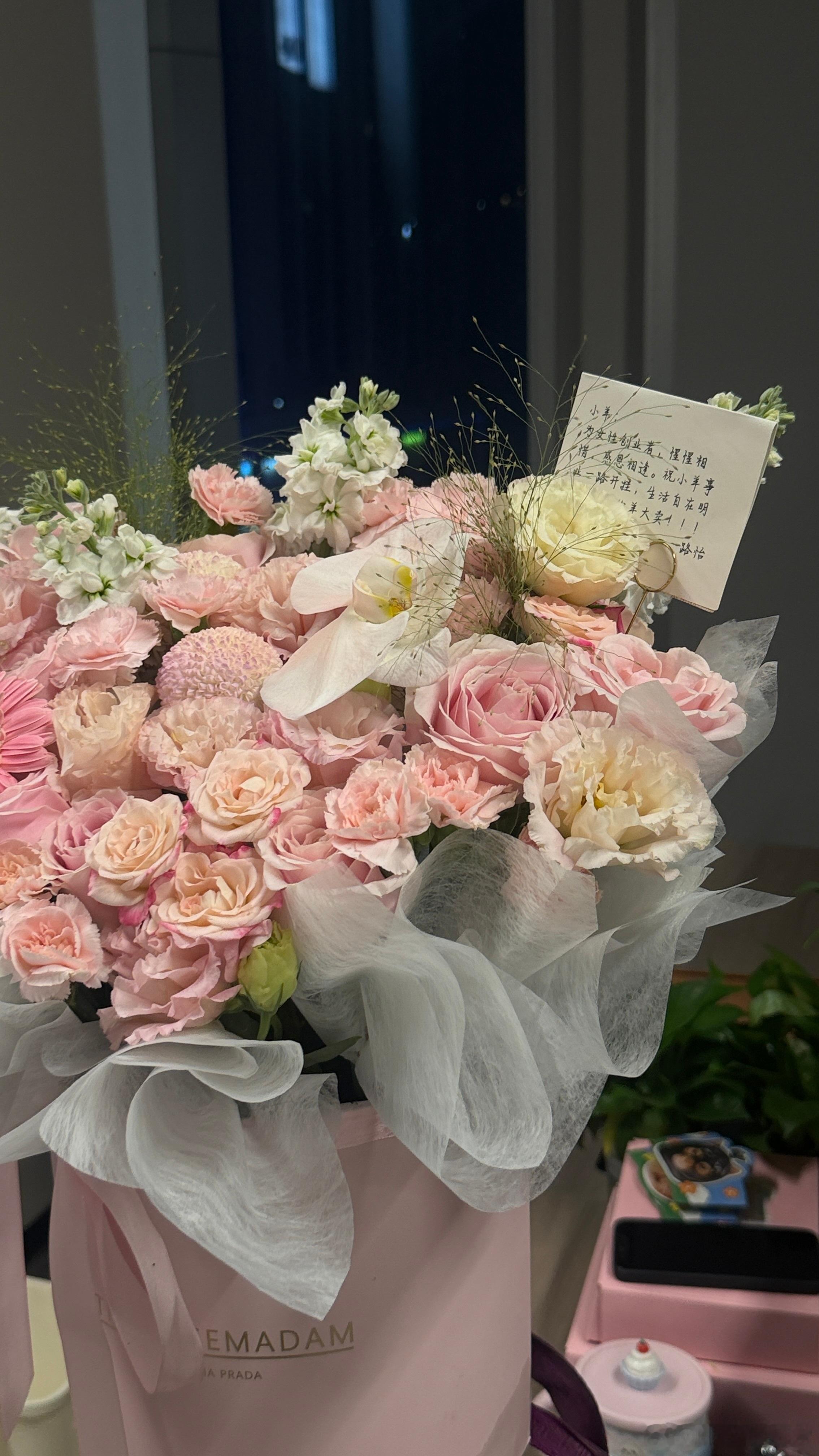 最近收的花花嘻嘻嘻准备给标起来做干花哈哈哈太开心了，像回到了上学的时候其实已经很