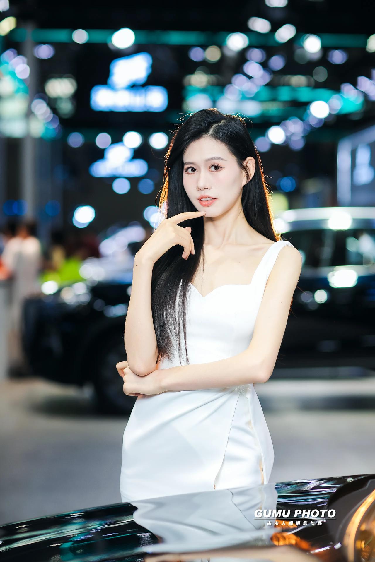 2026重庆车展红旗展台模特