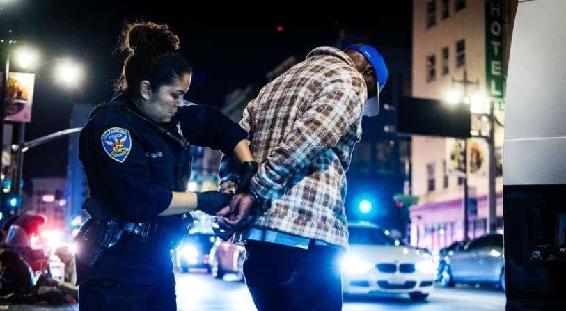 【旧金山警方两周逮捕逾350人 查获诸多毒品枪支】旧金山市警局（SFPD）对非法