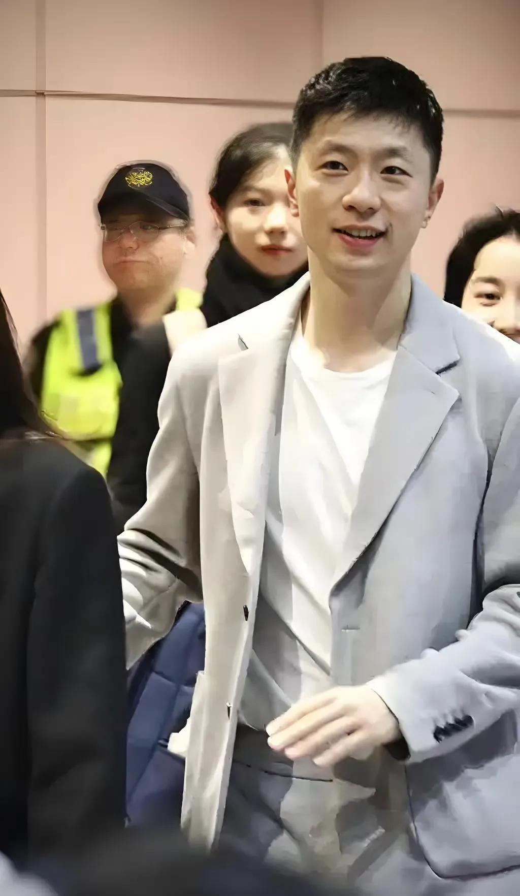 马龙一句话，让台湾的民进党坐不住了。

台湾政法大学一名学生对马龙说，龙哥，我妈