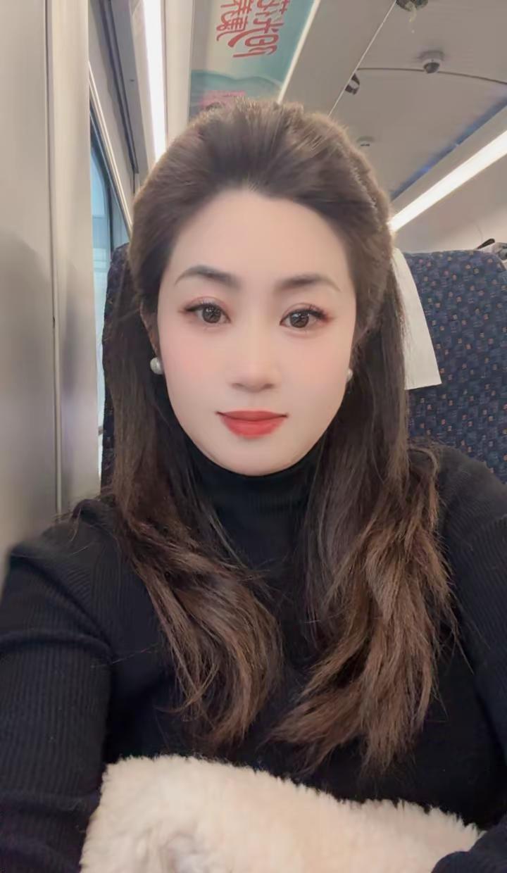 日子一般般，快乐很简单，生活最好的状态就是人静，物简，心安。🌸🎉🎊☕️