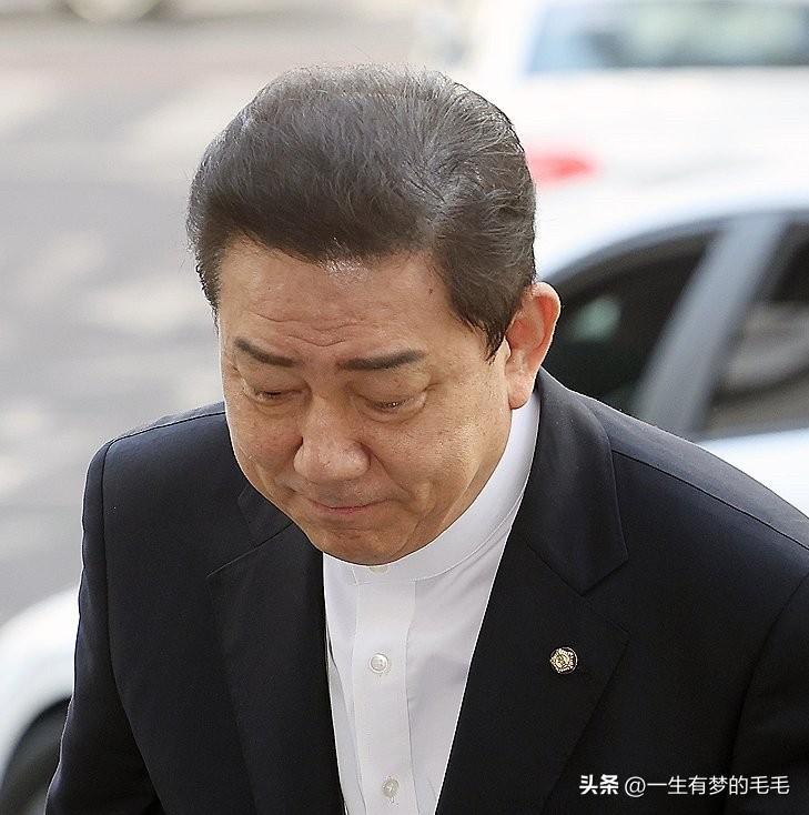 7日，韩国首尔警察厅公共犯罪搜查队正与共同民主党前院内代表金炳基，协调第三次传唤