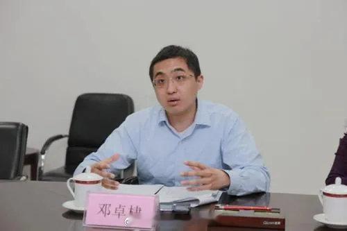 邓主任之孙～邓卓棣，任新职！近日，有消息称，邓主任之孙邓卓棣已经入职中信集团，担