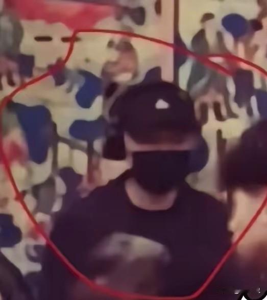 满屏都是“杜强你在哪”“怎么不接电话”，可细想下，大家真的只担心他安不安全吗？好