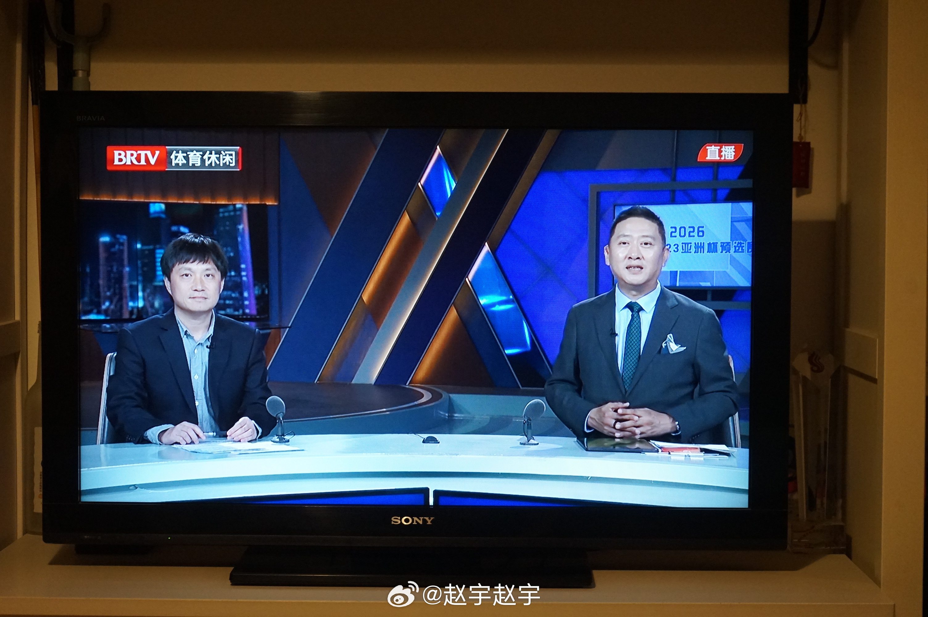 U22国足昨晚这532防守阵型很古典，古典到解说这比赛时，彷佛穿越回到90年代。