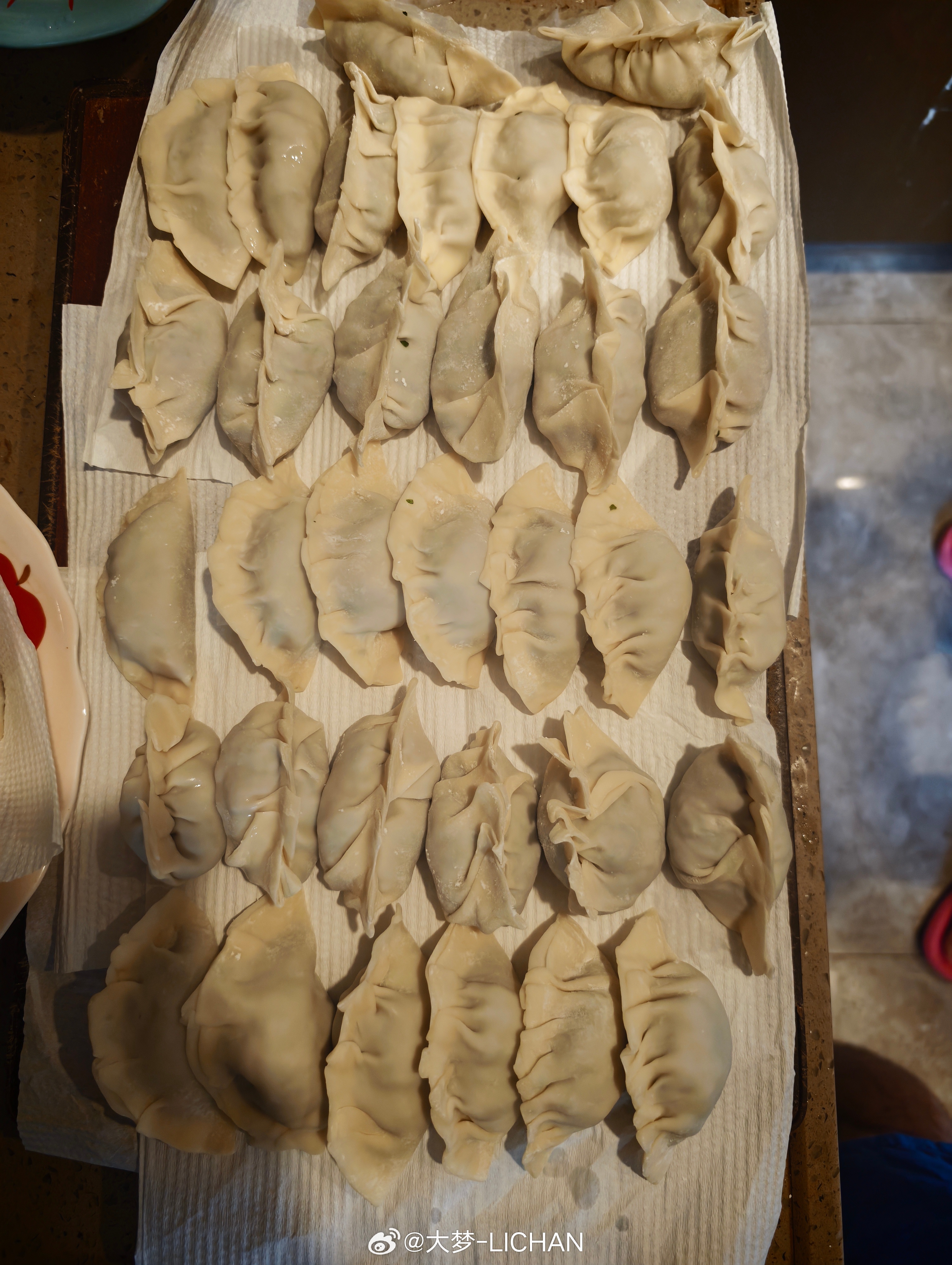 今天包饺子，大家猜猜哪些是我包的 哪些是[doge] ​​​