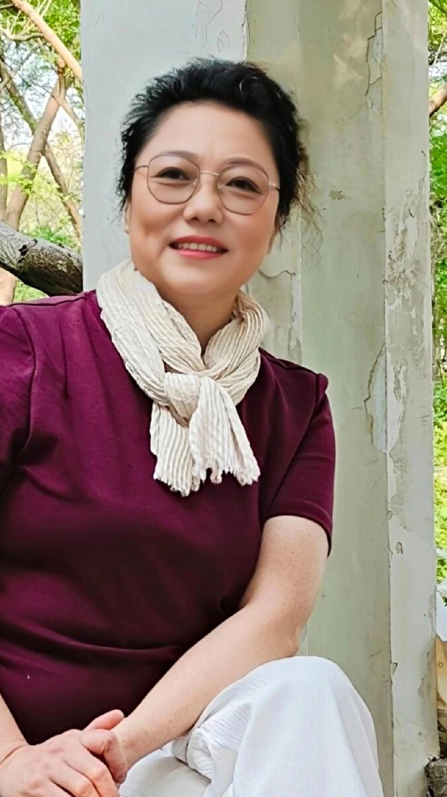 优雅微笑，岁月静好。