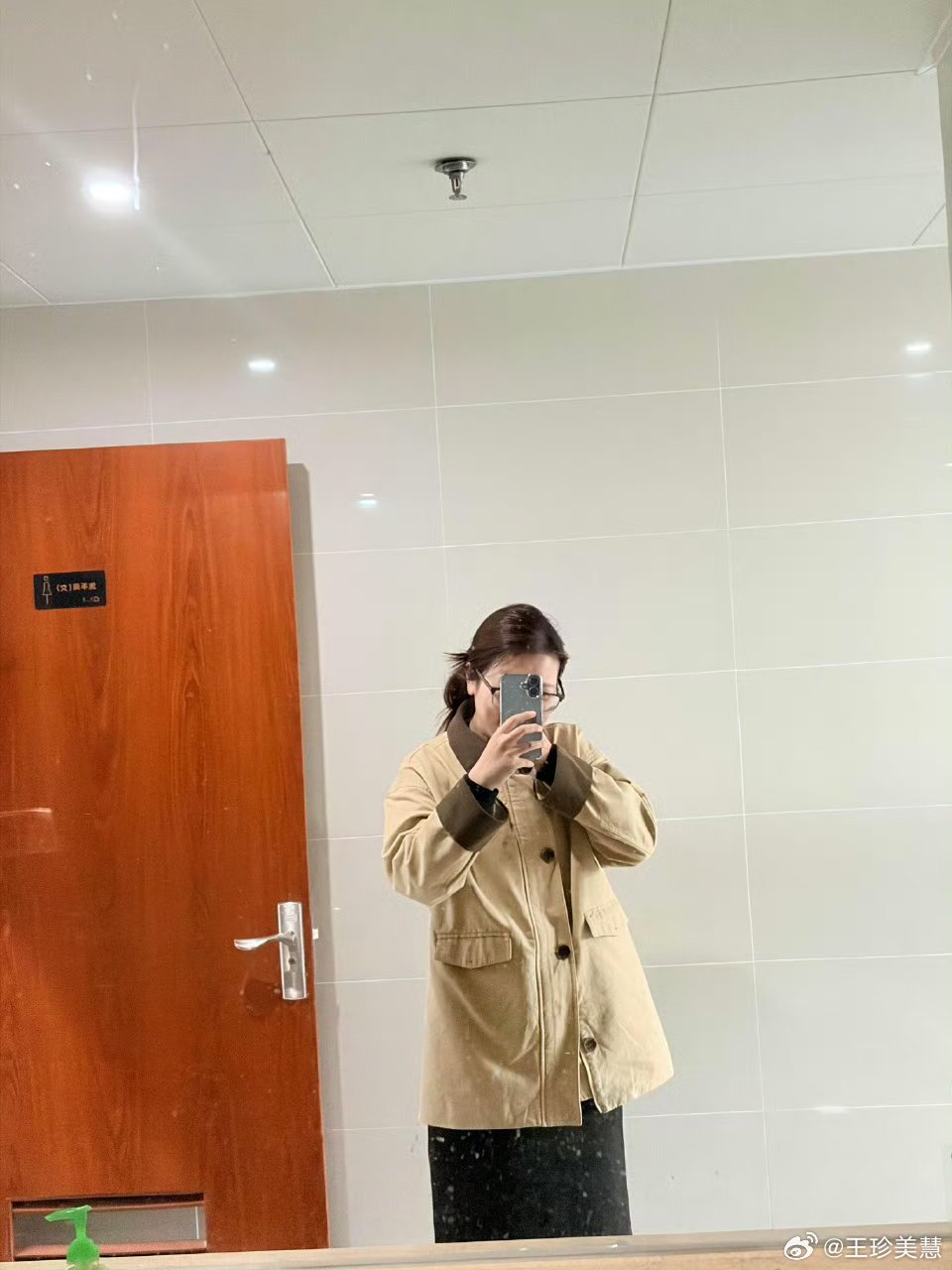 穿上春装被误认为是保洁看到这些图真的笑不行了春装上身秒变保洁阿姨哈哈哈哈哈哈哈 