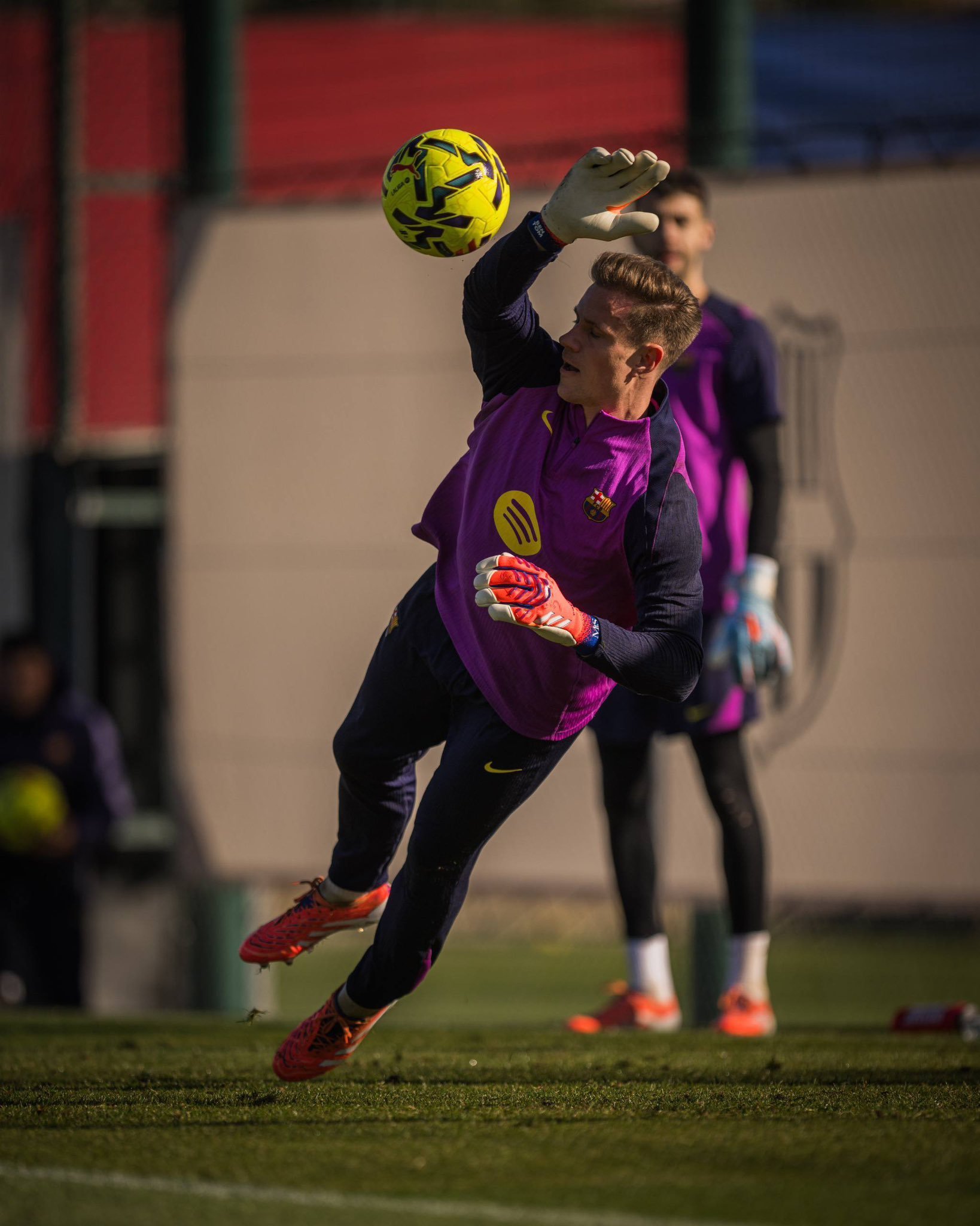 THE ATHLETIC：特尔施特根不得面对巴萨。巴塞罗那在特尔施特根租借至赫罗