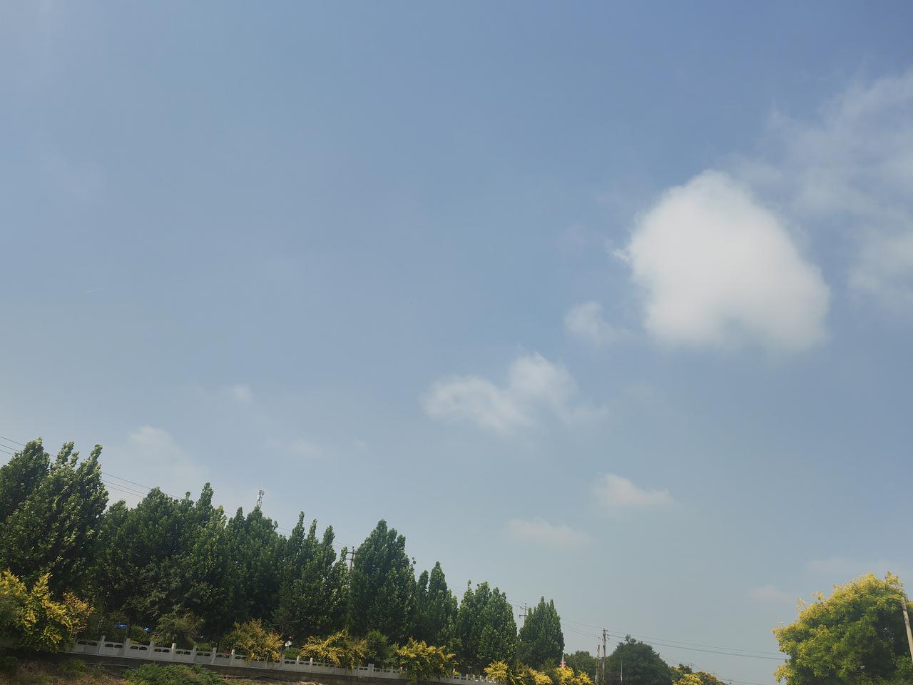 能分享一下你相册里的风景照片吗今晚还有雨吗？这样的天气应该不会了吧？
