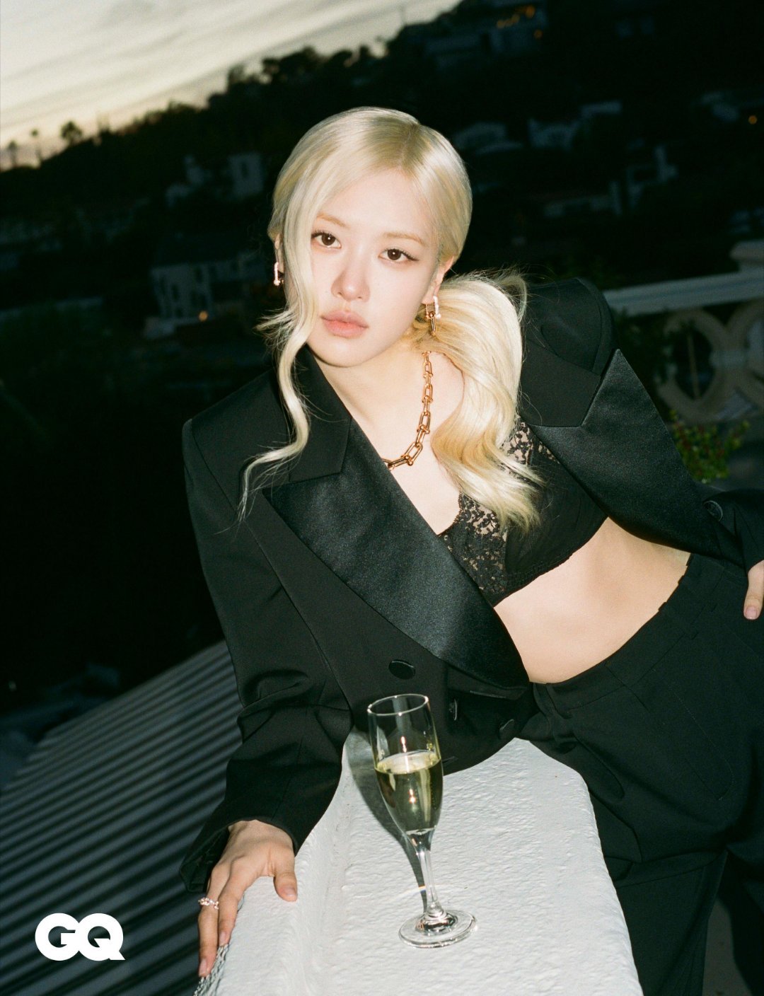 ROSÉ朴彩英璀璨登临GQ Hongkong 2025年9月创刊号封面！以Tif