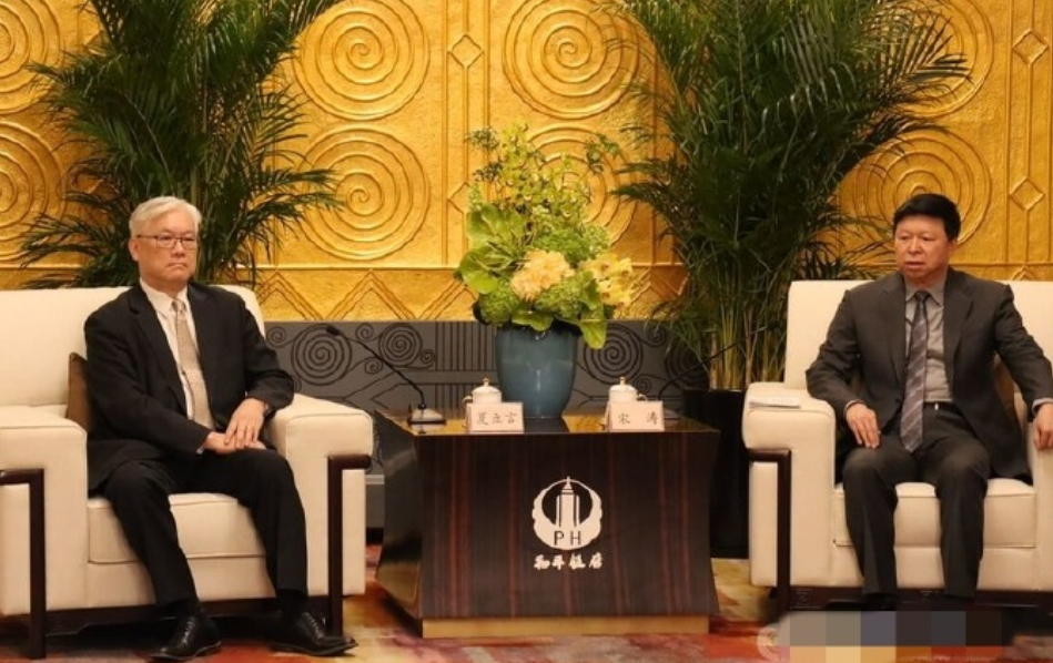 今年2月份下旬，国民党副主席夏立言第二次访问大陆，国台办主任宋涛在上海和平饭店与