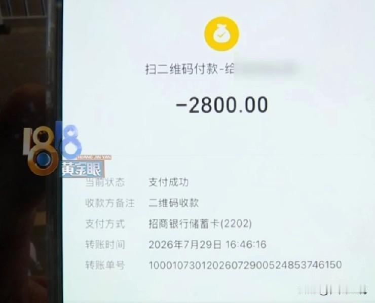8月1日杭州，一女子带外甥女游完泳在更衣室洗澡，正当外甥女全身衣物已完全脱下，处