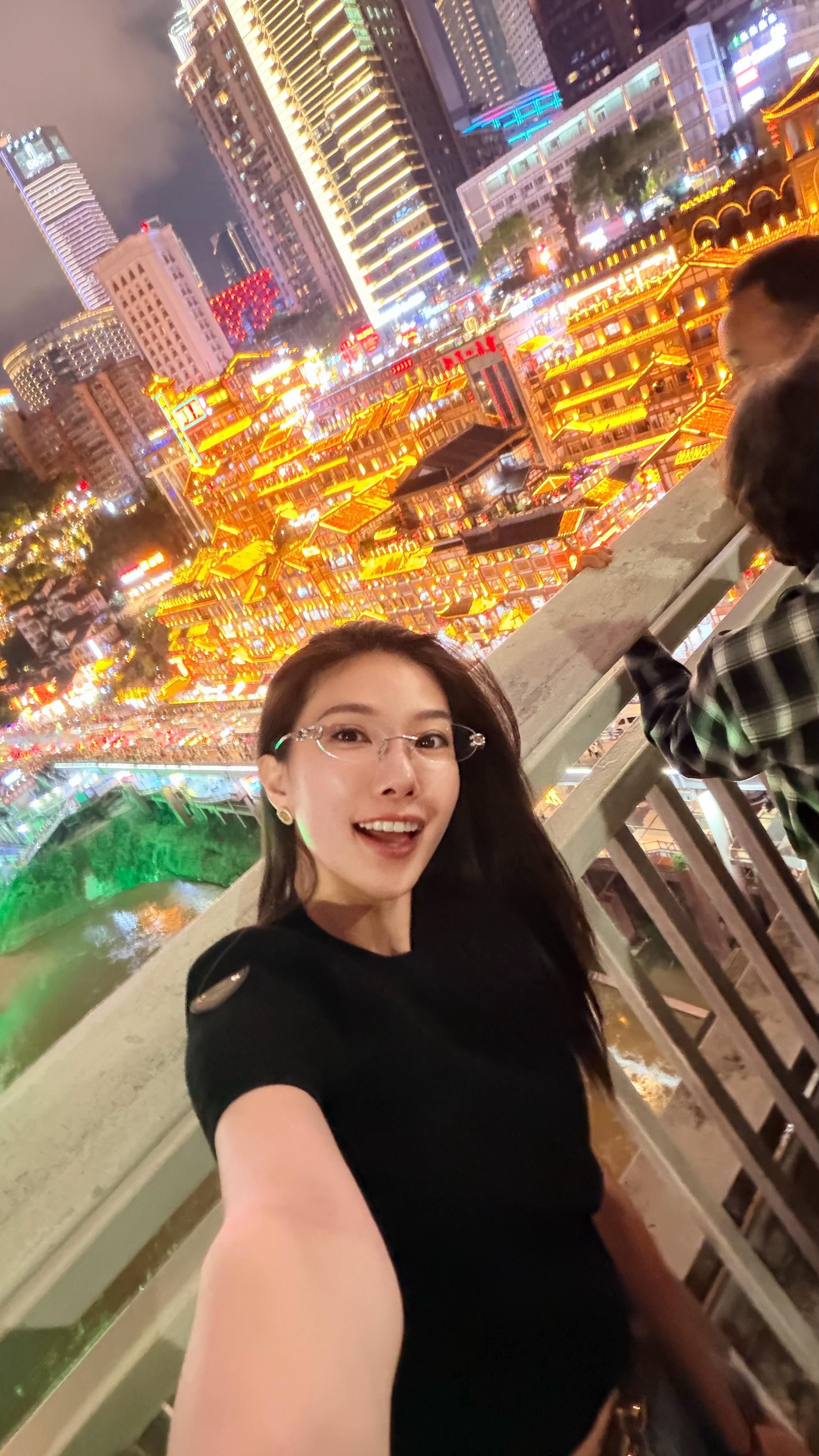 重庆是一座永远来不够的城市让人心甘情愿在这里迷路有魔幻现实也有市井江湖美食多到每
