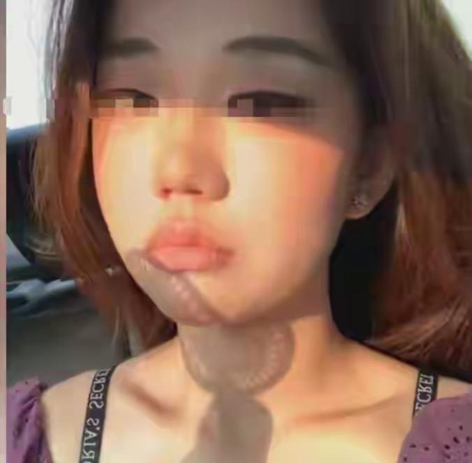 原来长沙餐厅被小孩蹭到屁股的这名女子，本身就是一名网红。她一直习惯靠着这种吵架对