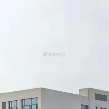 我的小儿子跟妯娌的大儿子是同一年生的，今年9月份都要升初中了，昨天，妯娌突然买了