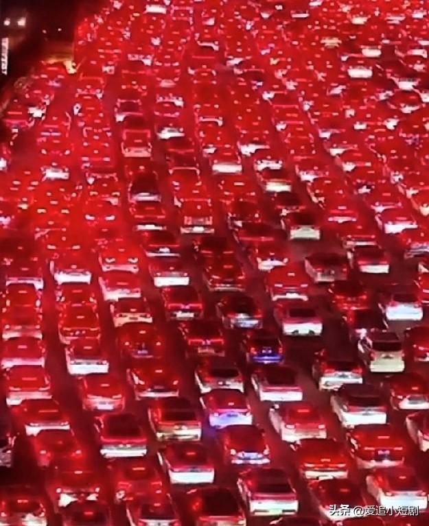 中国人民热情好客，所以吸引大批外国人到中国先睹为快！