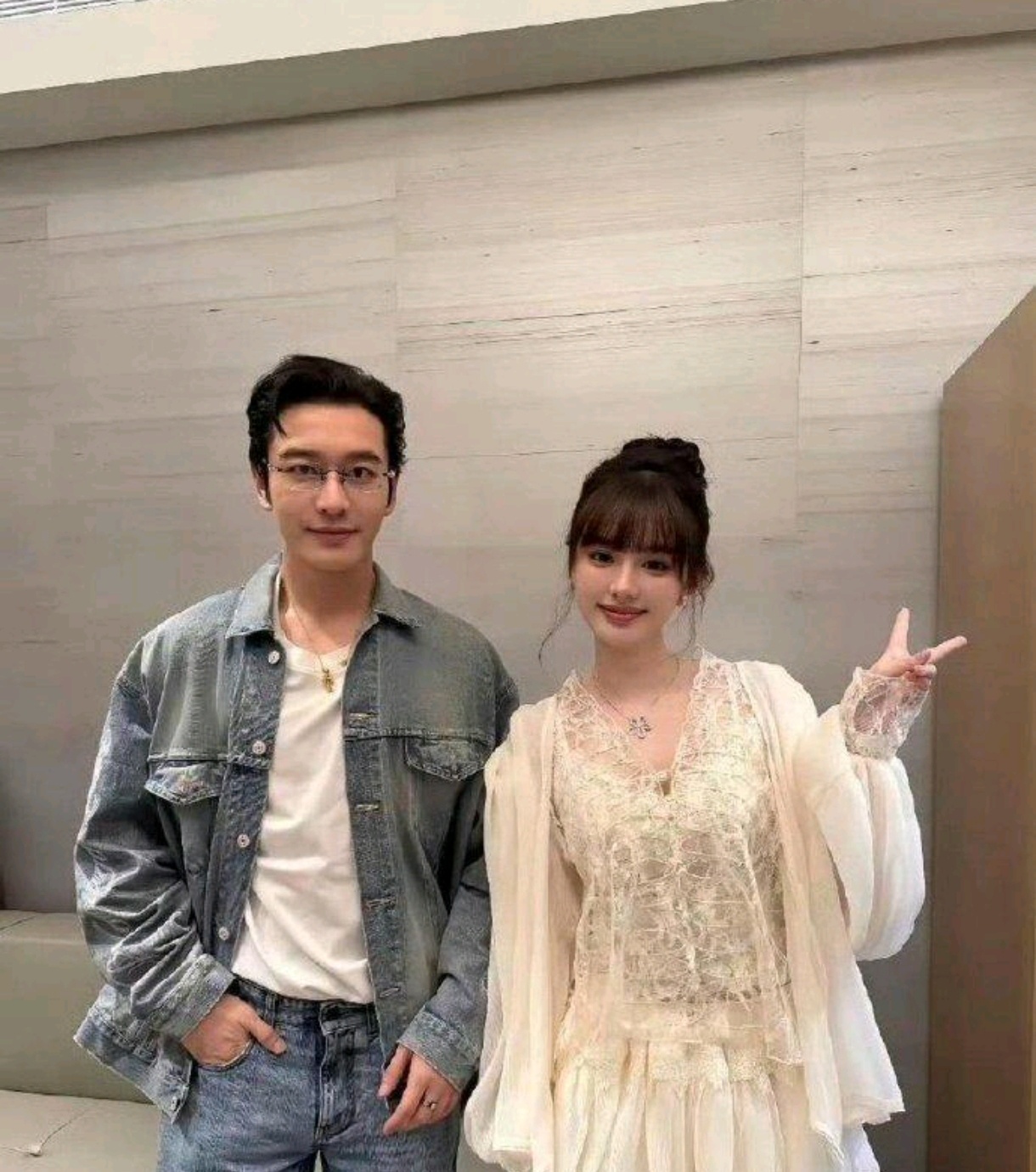 黄晓明的审美还真是统一啊 除了baby 一直喜欢一个类型的女生