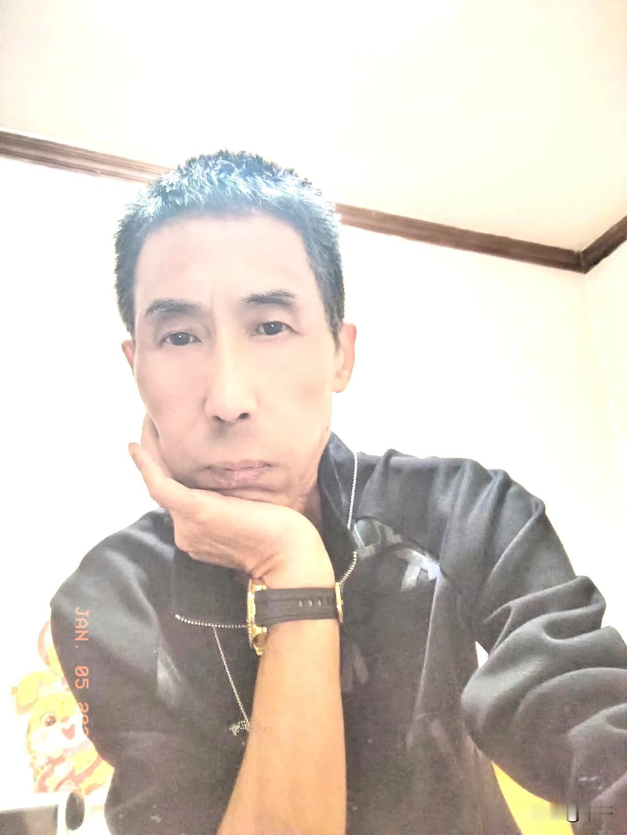 200年左右。当时因为下岗工人多，全民学跳舞。那是跳舞。刚开始的时候是放音乐，后