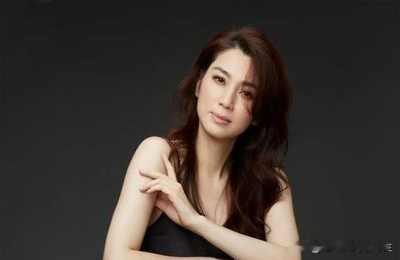 你听说过洪欣的故事吗？她是个绝世美女，宛如仙女下凡，却经历了一波三折的人生。想当