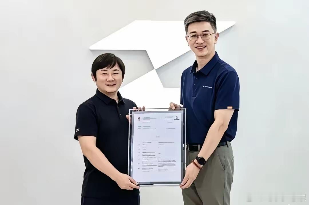 张雪机车500RR拿下欧盟WVTA整车型式认证。由德国莱茵TÜV检测、卢森堡交通