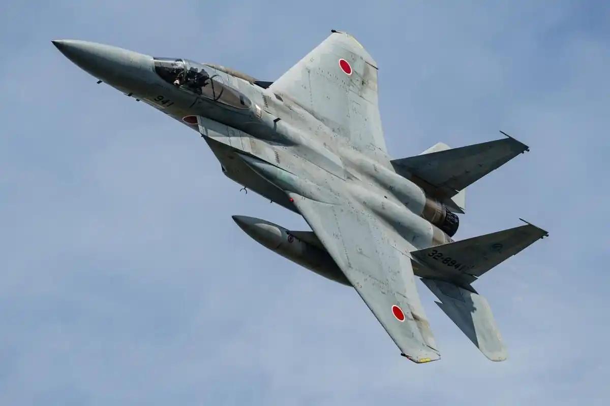 美媒一句话，把日本脸都说绿了。
 
8月12日，那天中国一架运-9侦察机正当飞行