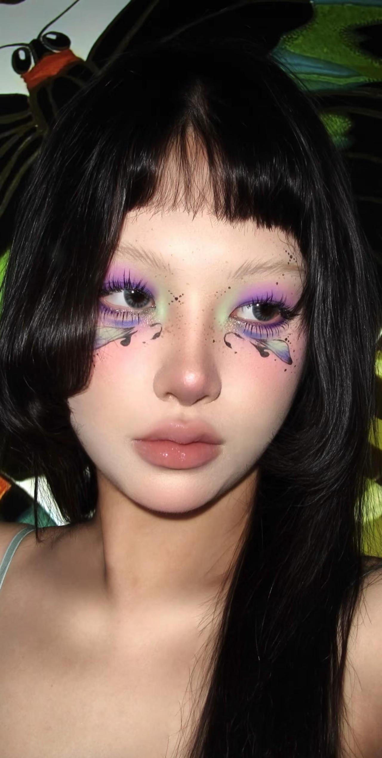 ⊹꙳. 紫光羽.⊹꙳。以玫瑰青凤蝶为灵感画了这组妆容，妆教在路上了🫧春天又开始