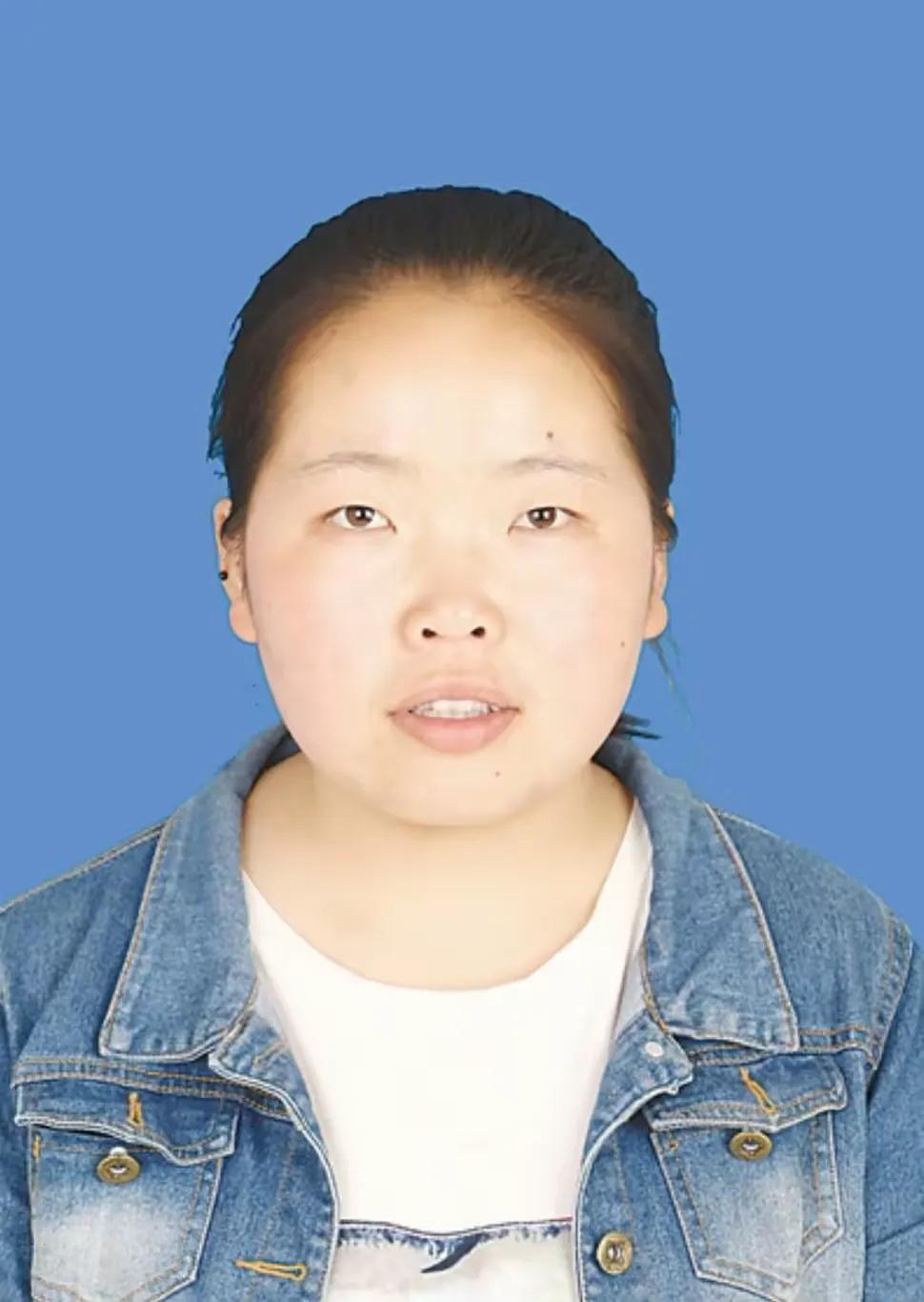 葛莉娜，女，汉族，1996年6月生，甘肃省庆阳市正宁县周家镇乔坡村村民！2012