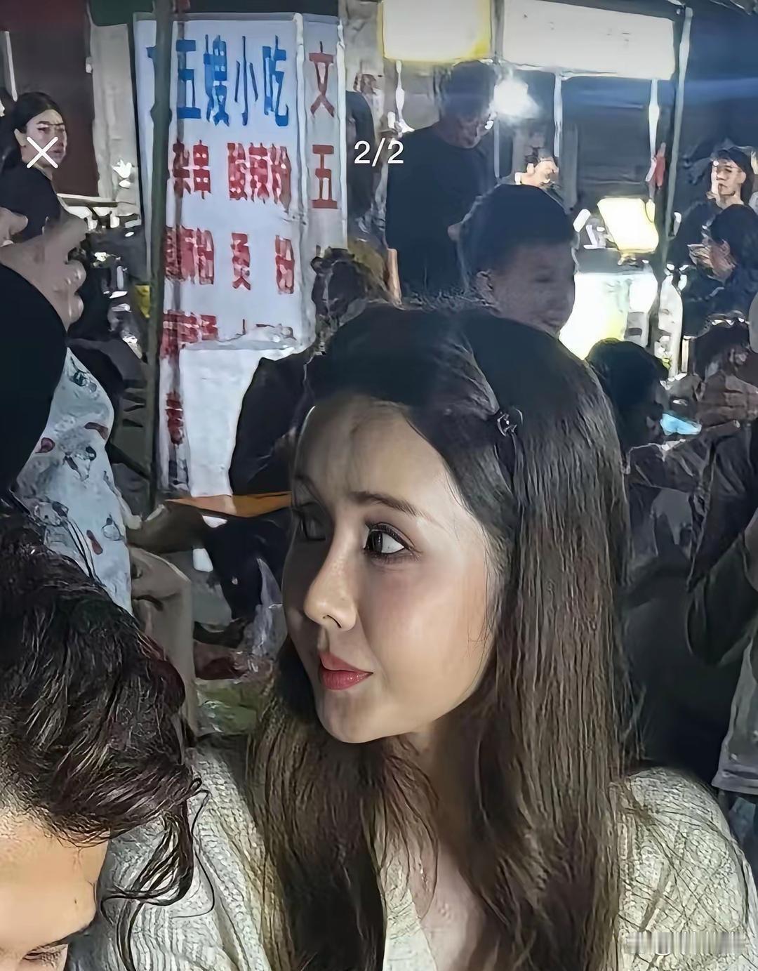 韦雪本人看着比直播老了点 
