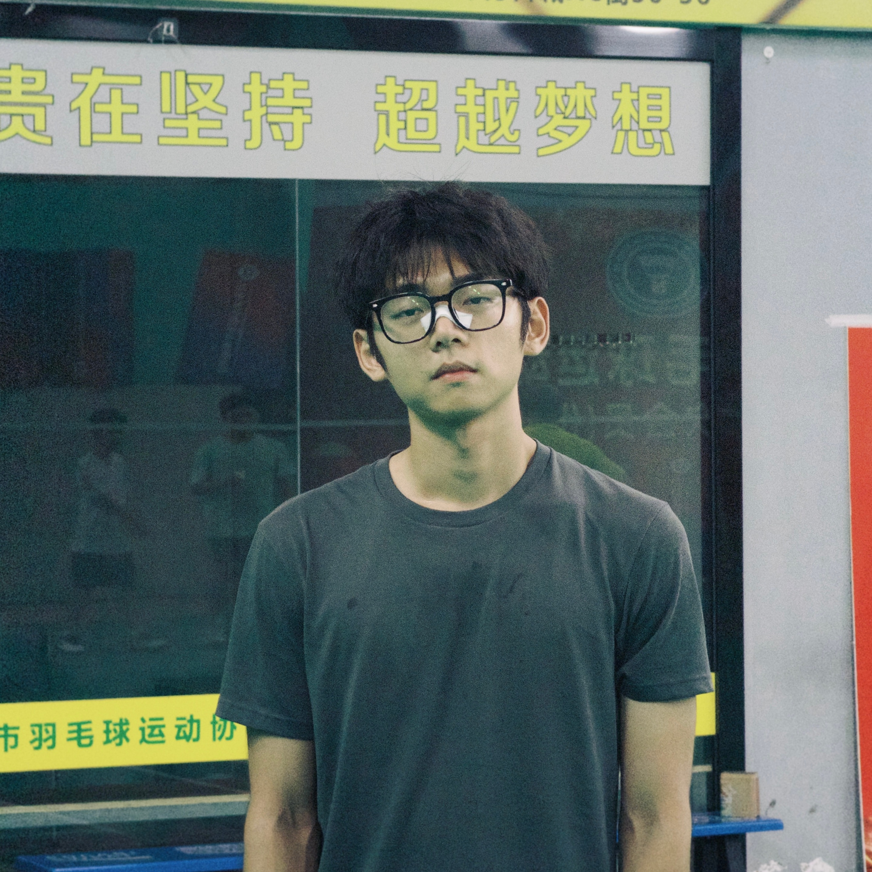 打了一小时羽毛球已双目涣散有气无力气若游丝心脏突突突突和蒸桑拿一样 ​​​