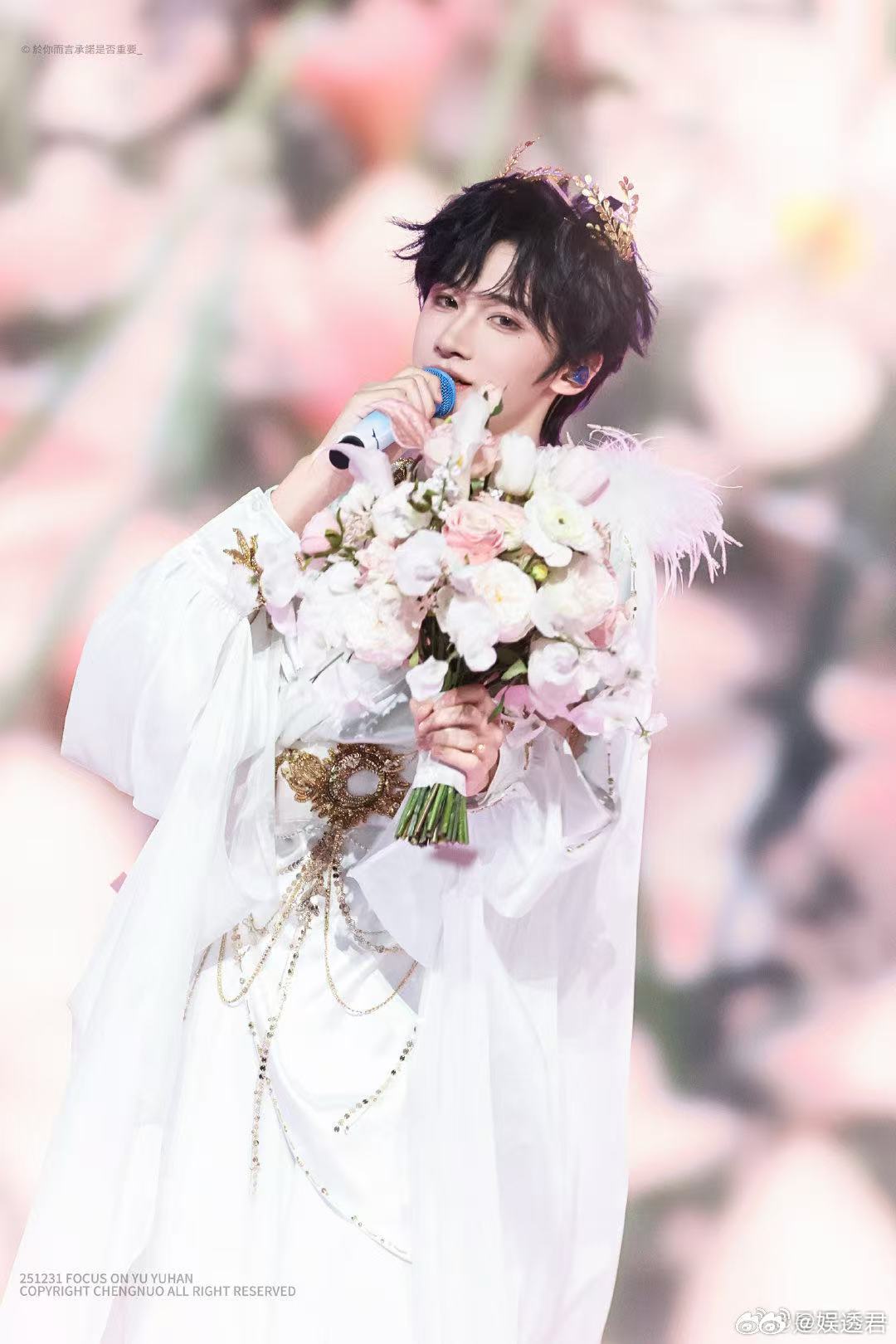 还以为余宇涵穿了个长裙 真的会被视觉效果误导，还以为余宇涵尝试长裙风格，结果配上