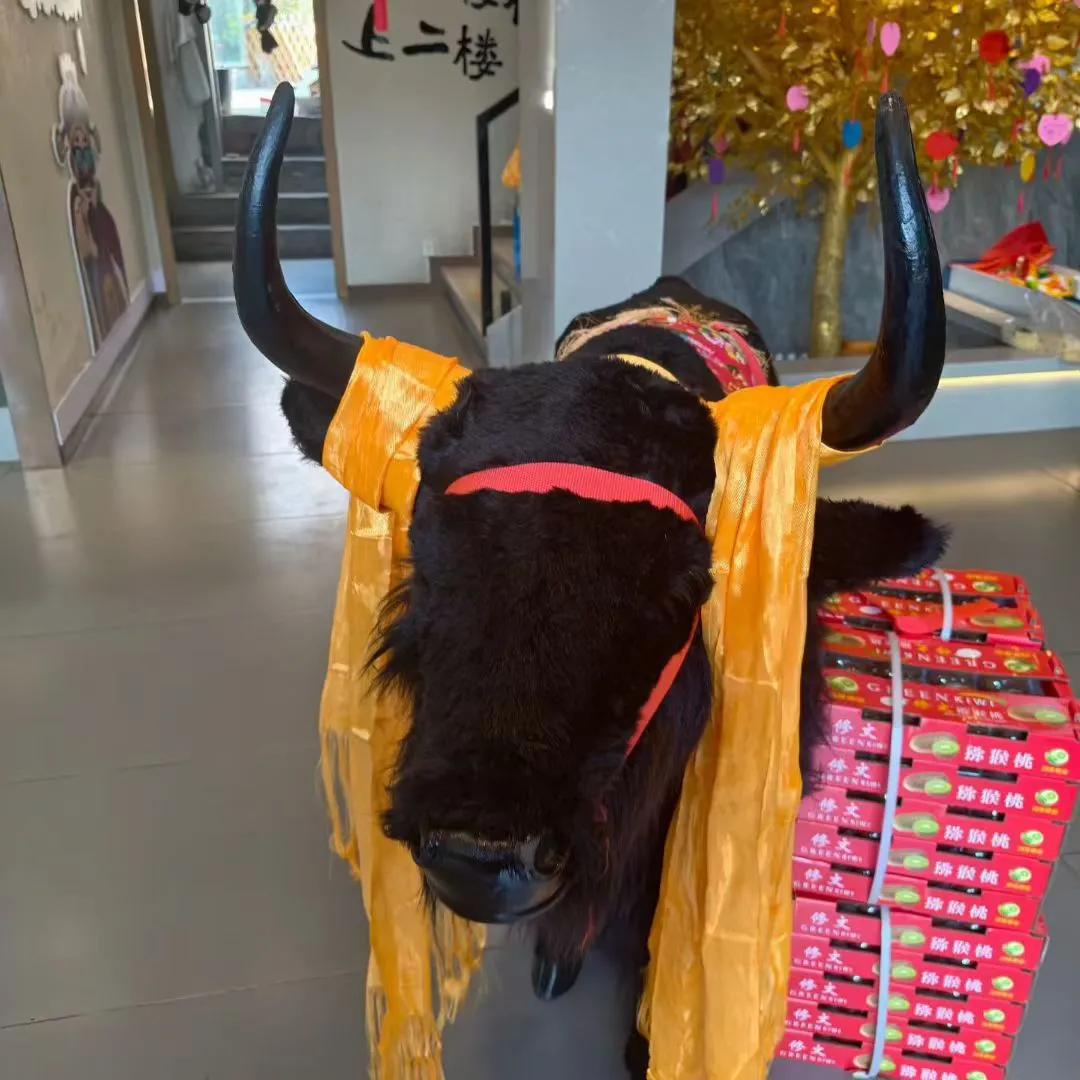 中午终于吃上了心心念念的家乡火锅！
（艾灸馆刘轩）
晚上又是一桌丰盛的家肴！[跳