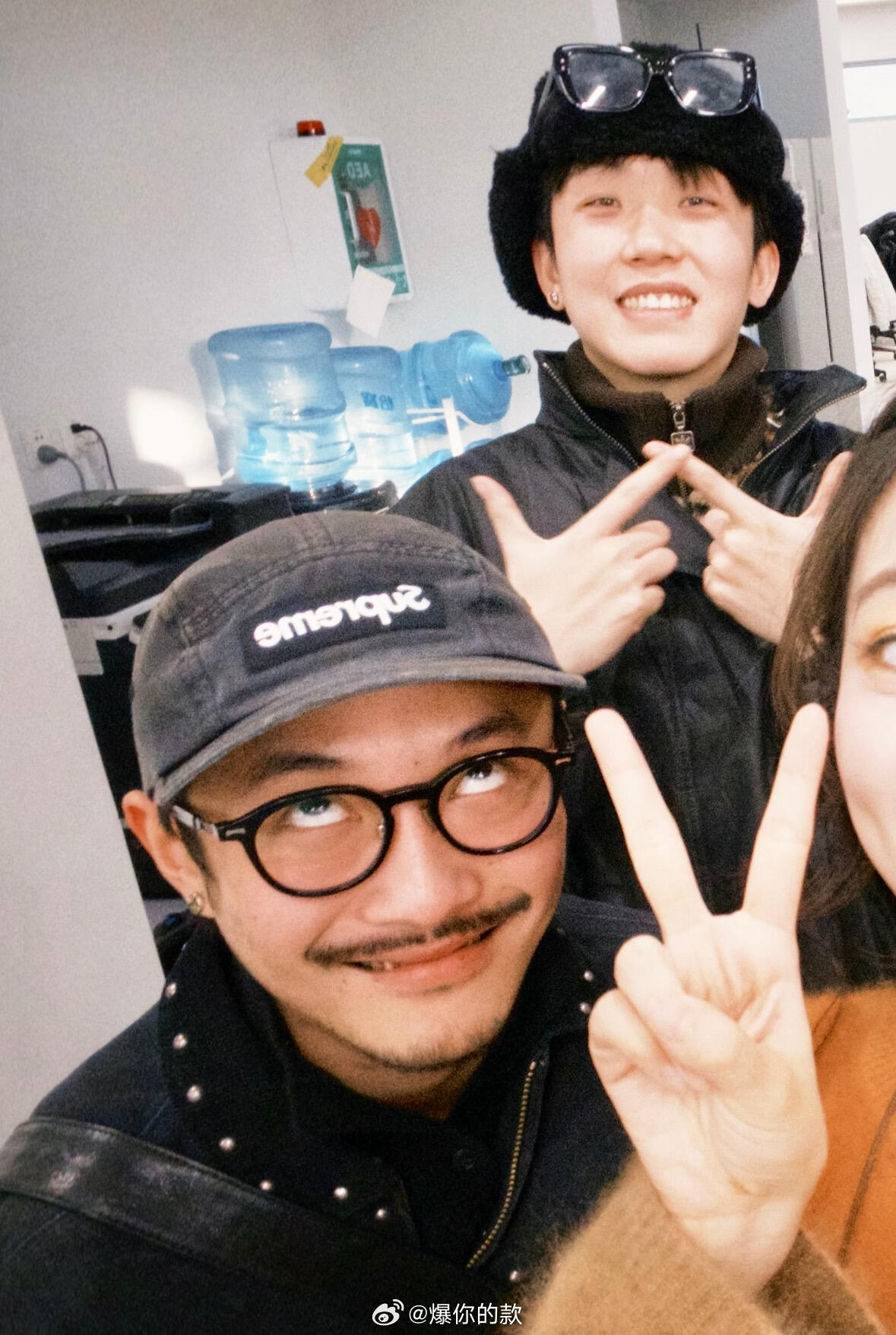 单边耳钉打响反依第一枪p1 囡囡救广照片一角捡到的从 依旧一人一个单边耳钉p2逆