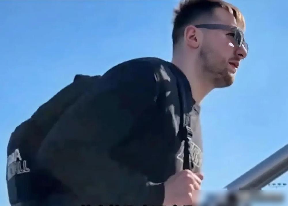 湖人季后赛悬了！两大核心可能全程缺席首轮，专家直接预言“4月回家”。
你想想看