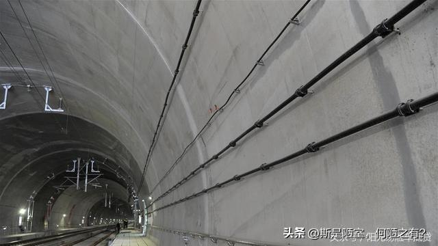 你疑惑吗？一进隧道手机直接无信号，高铁凭什么还能和调度中心保持不间断联系？
核心