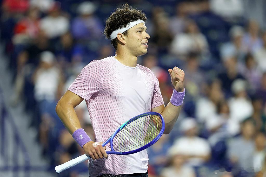 谢尔顿扳平比分💥ATP1000 加拿大大师赛决赛，谢尔顿在发球胜盘局0-40的