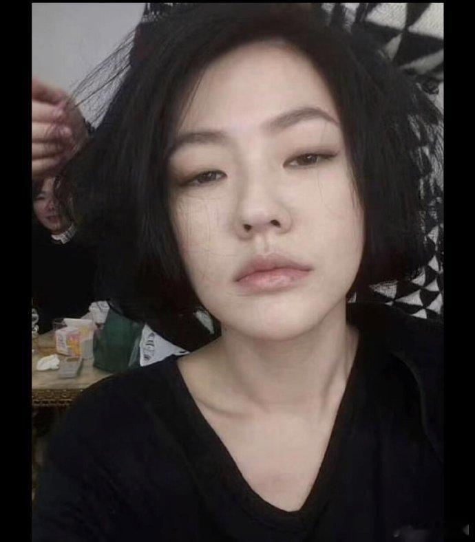 小时候觉得大s美，现在觉得小s才是真的太迷人了！不知道是不是以前认为她是搞笑女，