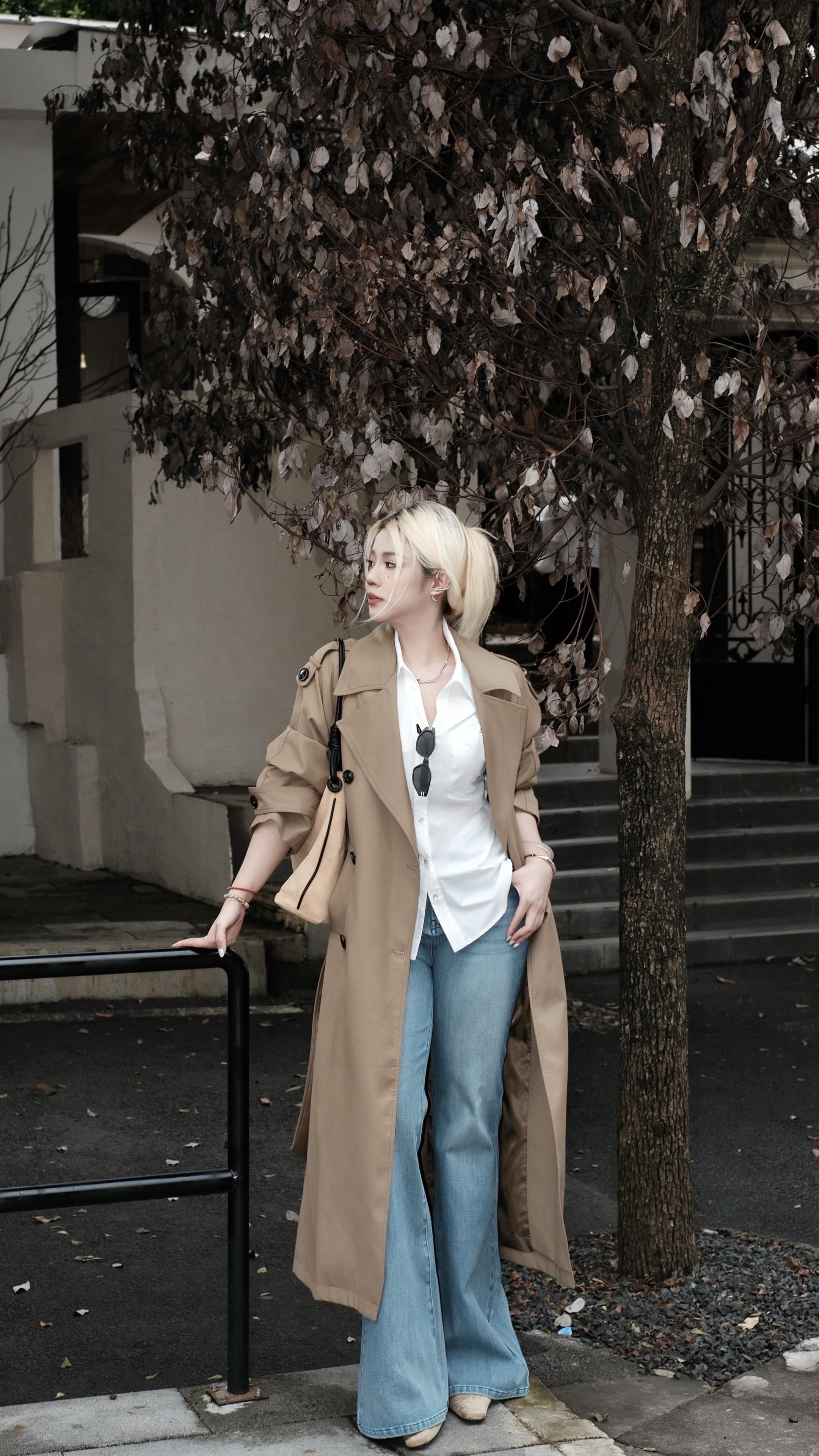 人总是喜欢泛季节的东西 就像幸福后知后觉