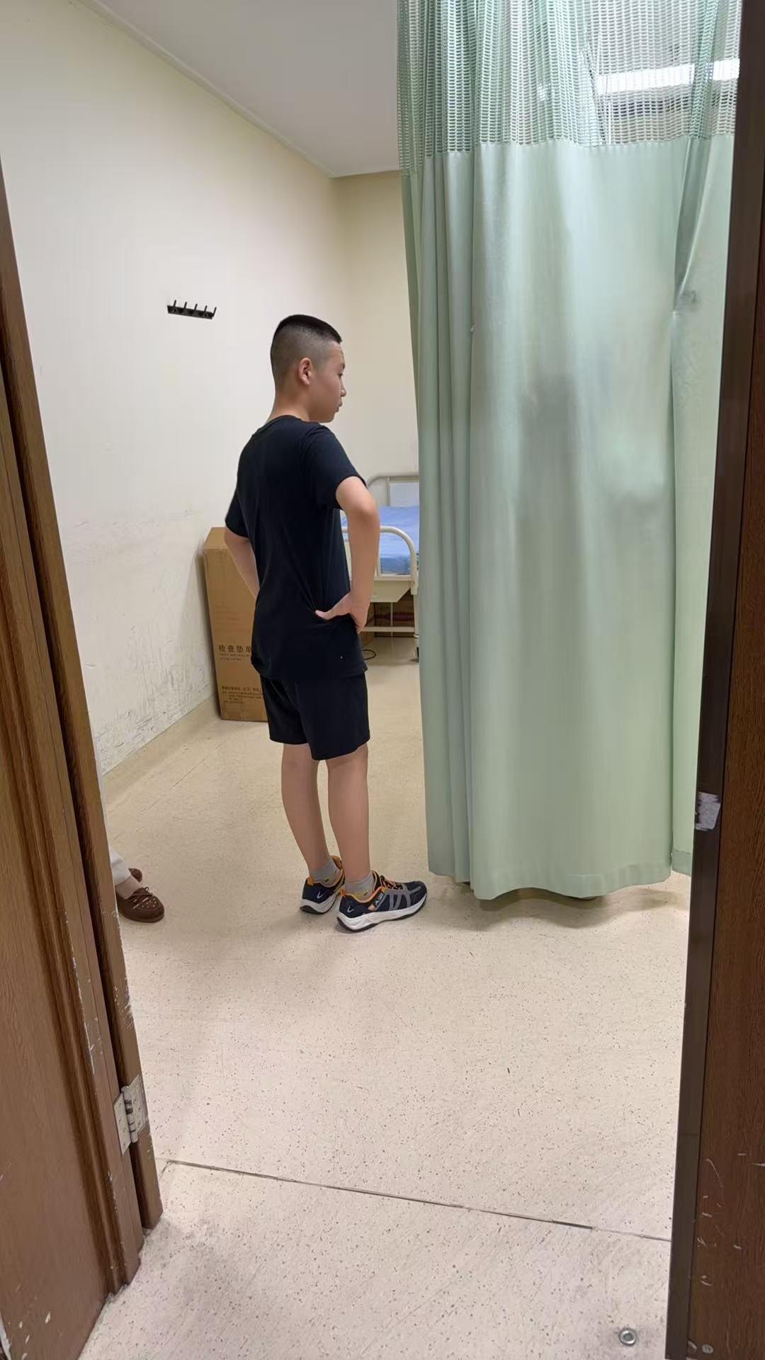 小孩子割包皮，究竟有没有必要，为什么现在有相当一部分人认为小孩子割包皮完全是医院