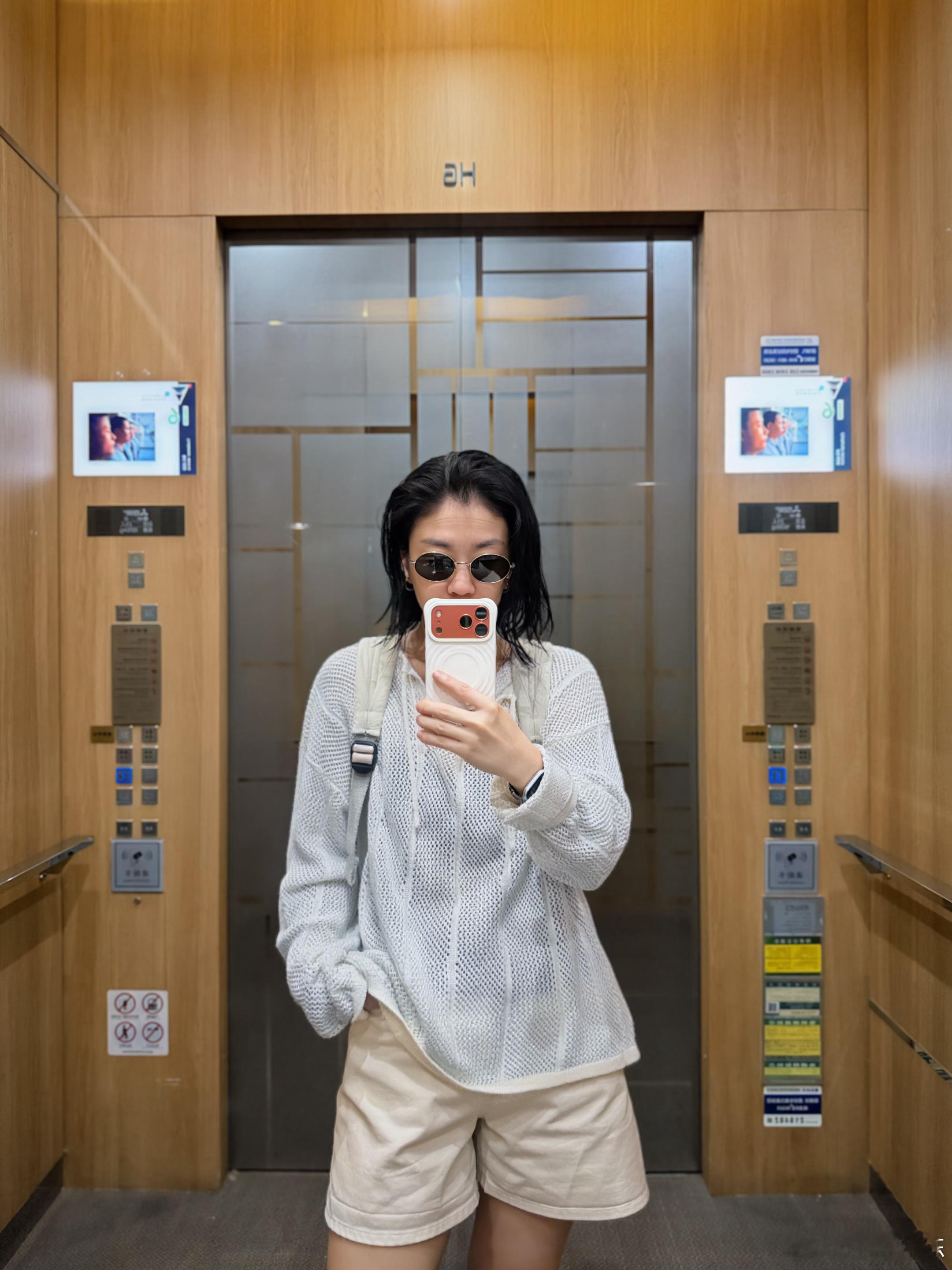 今日游泳look对 昨天视频里那个美妙发型 睡一觉起来就是这样