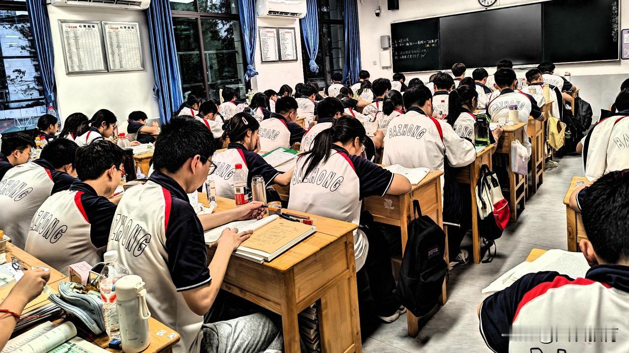 不能以牺牲老师利益换取校园和谐
 
表面的校园和睦，不该靠委屈教师、退让原则换来