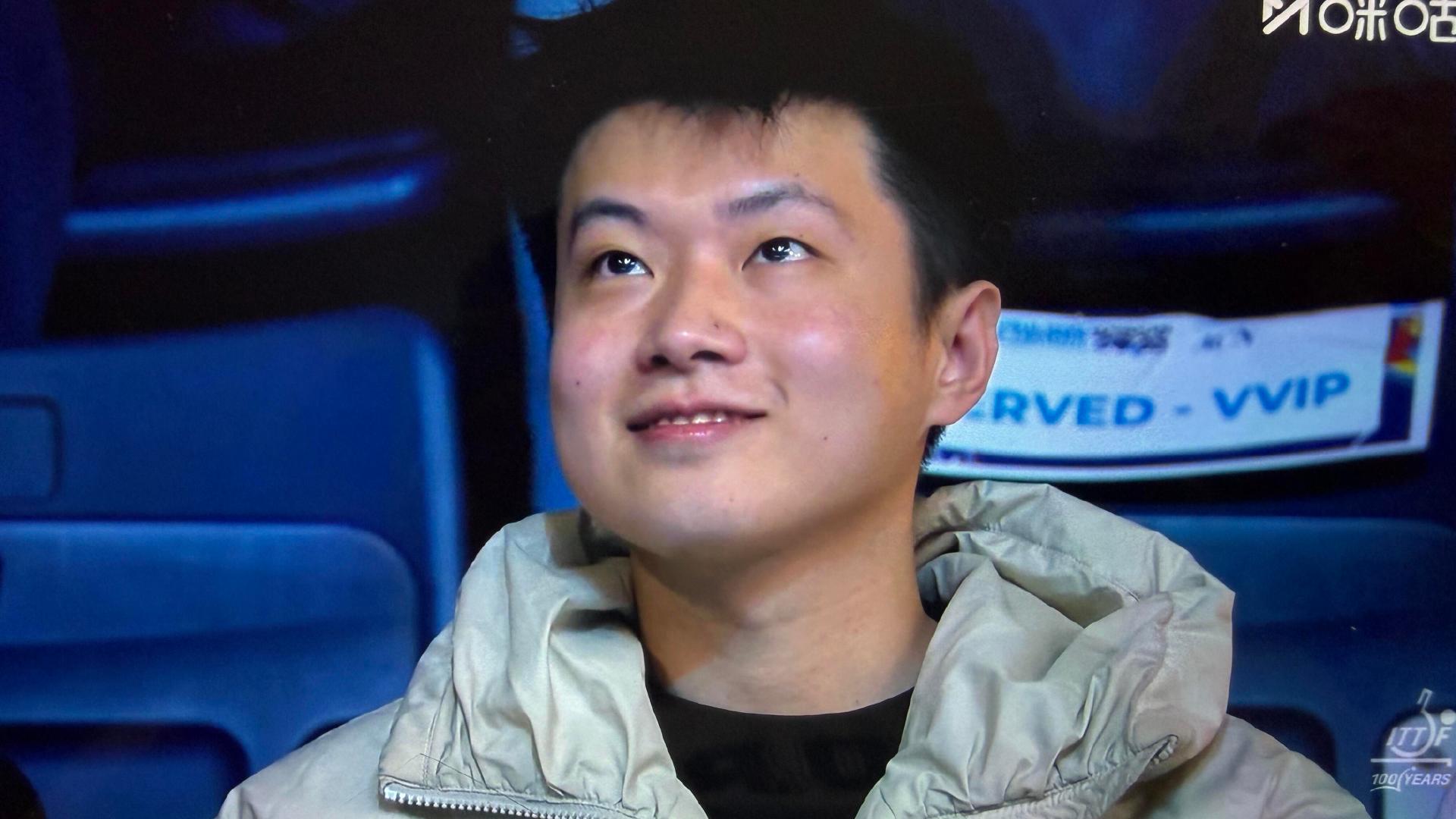 赵心童去看王楚钦比赛了赵心童现场观看王楚钦比赛好朋友来看比赛 