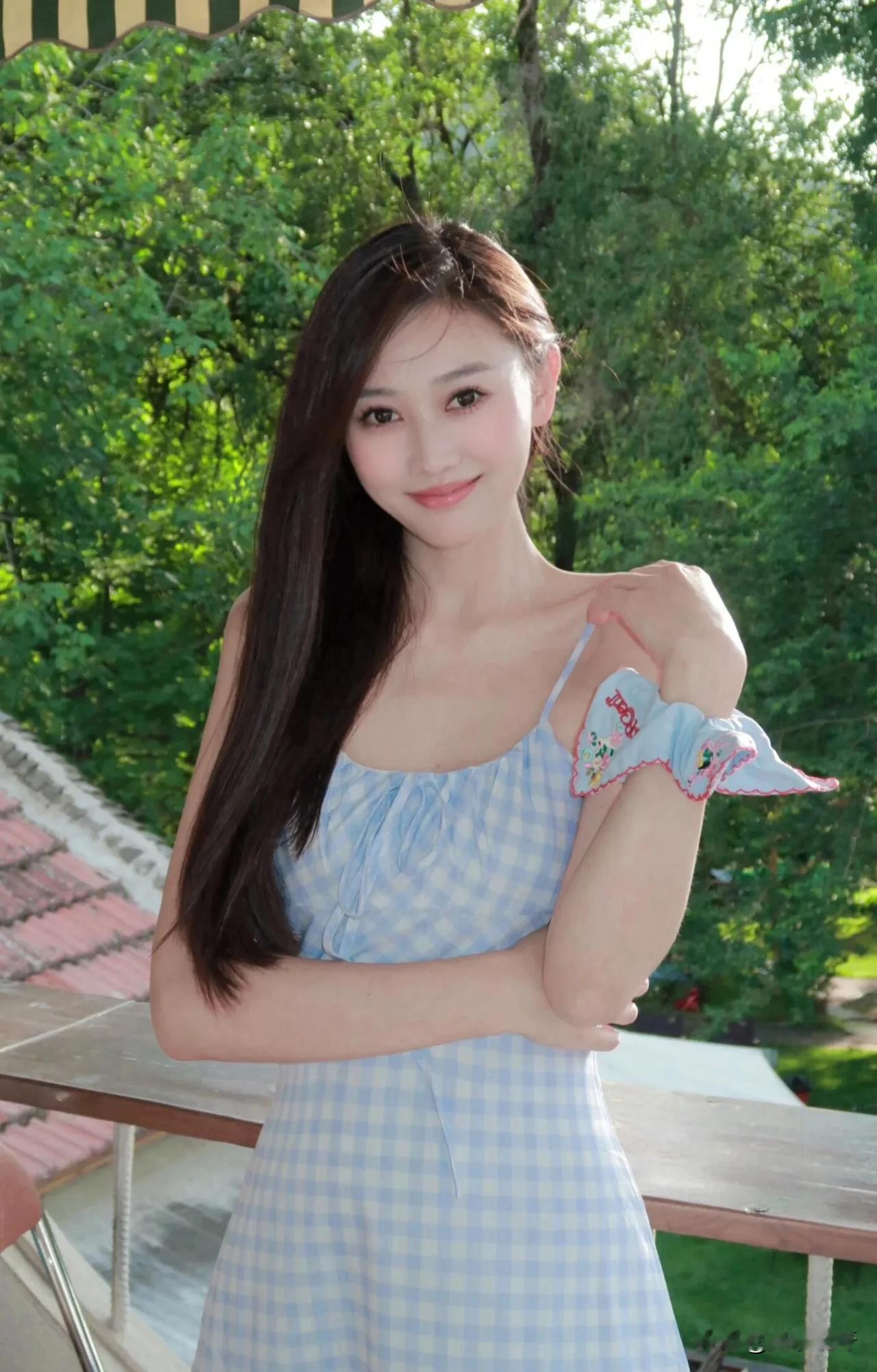 蓝色长裙美女写真佳作赏析